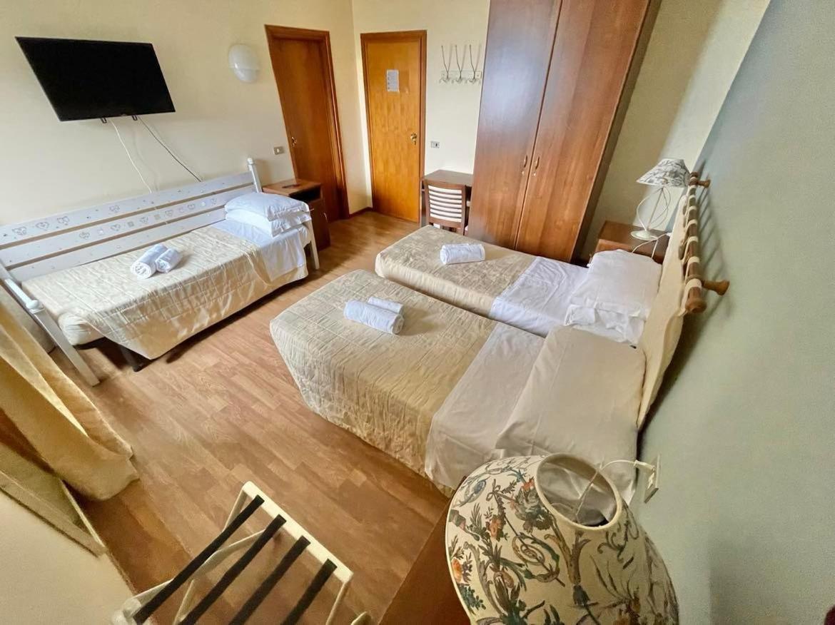Hotel Ristorante La Sorgente Plesio Ngoại thất bức ảnh