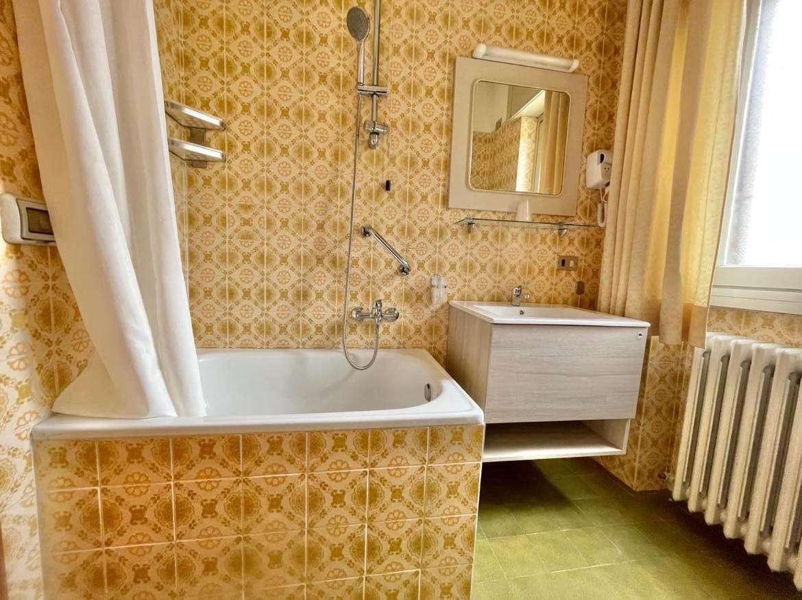 Hotel Ristorante La Sorgente Plesio Ngoại thất bức ảnh