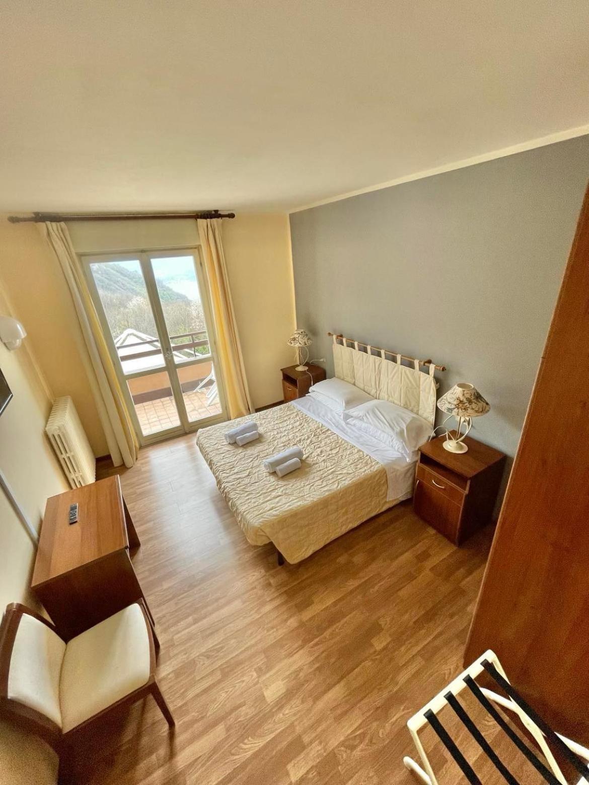 Hotel Ristorante La Sorgente Plesio Ngoại thất bức ảnh